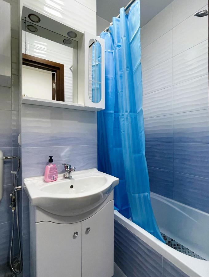 Royal Palace - City Center Accommodation Bucarest Esterno foto